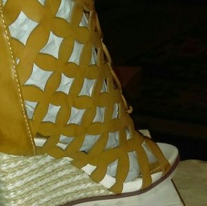 Caramel Cutout Wedged Shoes